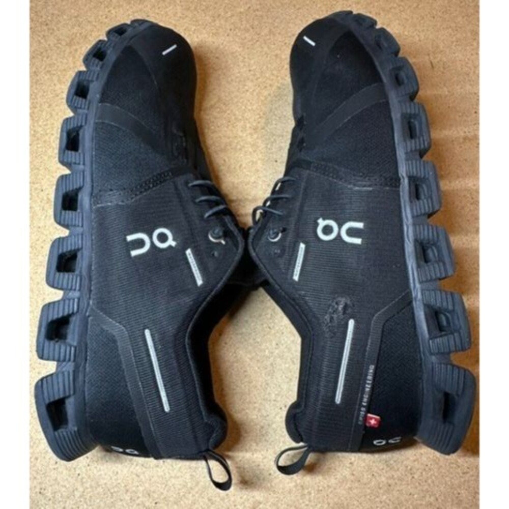 On Cloud 5 Waterproof Men's Size 10 All Black CloudTec Tennis Shoes QU
